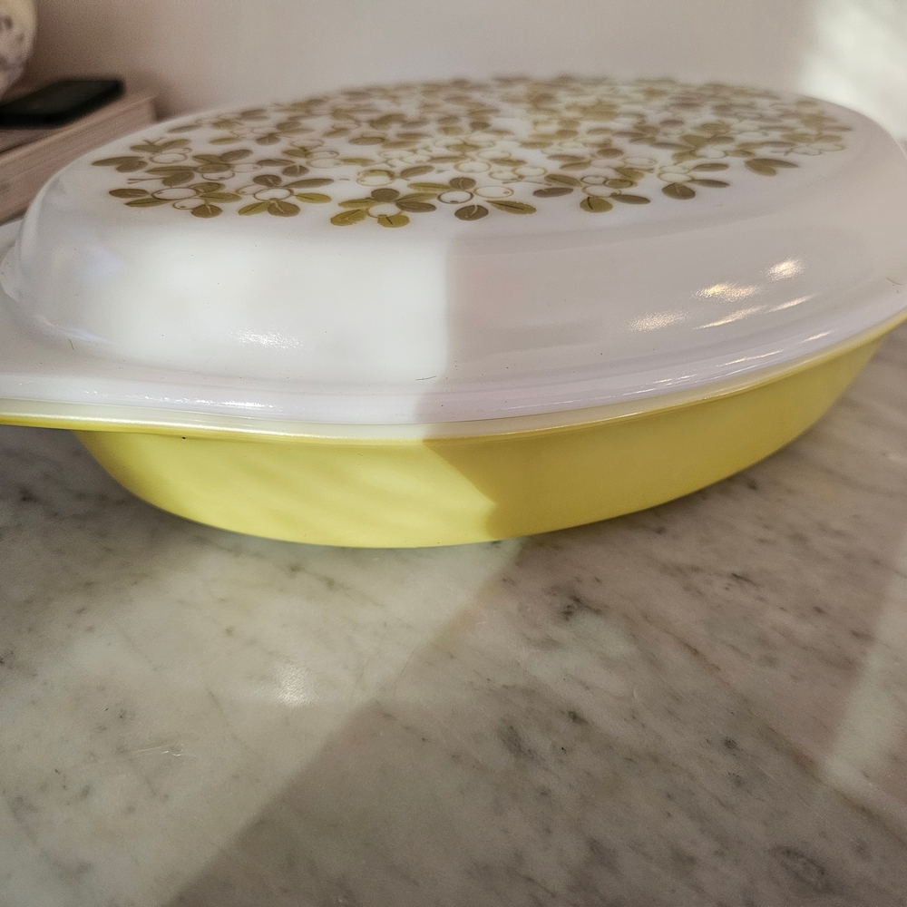 Pyrex White Yellow Olive Green Casserole Dish with Floral Design - Picture 2 of 9